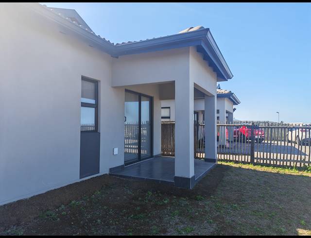 2 BEDROOM FREEHOLD FOR SALE IN SHAKASKRAAL